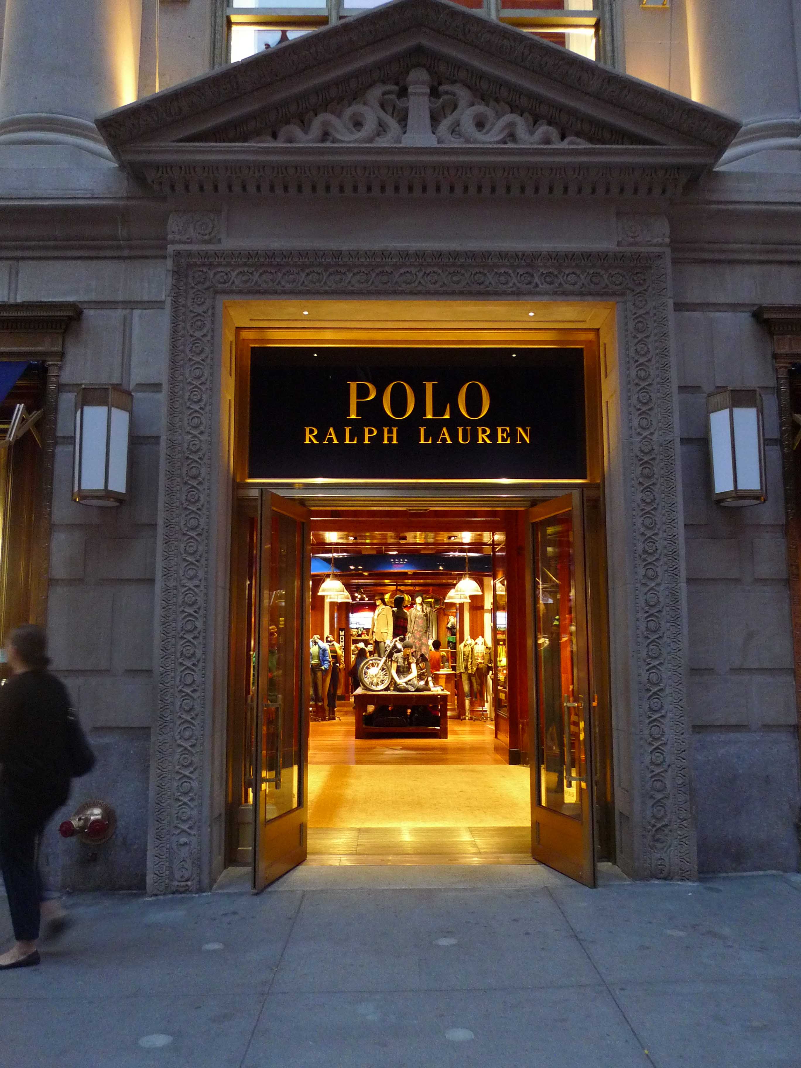 Ralph Lauren closing Fifth Avenue store