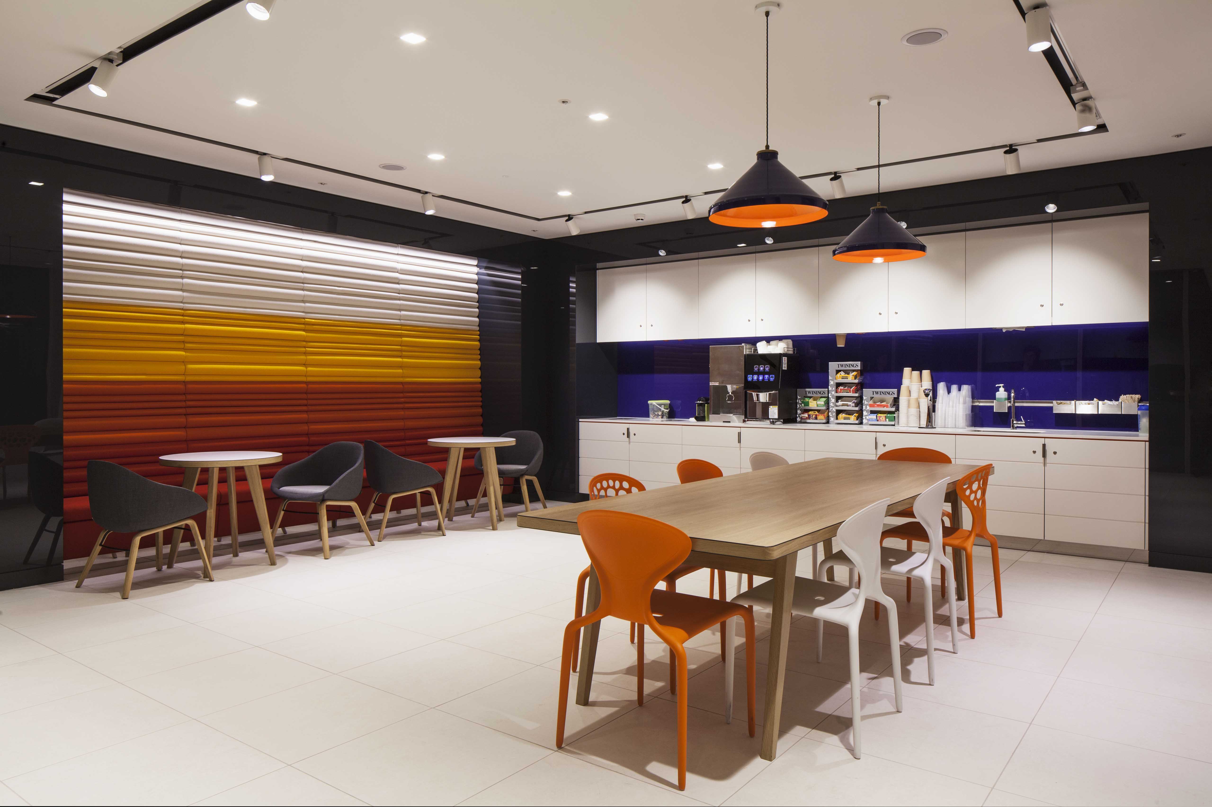 Ing Bank Uk Headquarters London Lucent Lighting